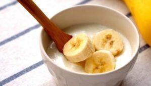 Banana maskara distira eta zimurrik gabeko azala lortzeko